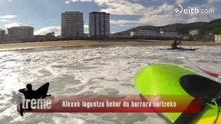 Munduko txapeldun diren Kayak Surf taldeko kideekin egon da Txikon