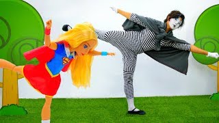 Barbie dolls & funny videos - Super Girl teaches Clown