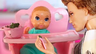 ПЕРВОЕ СЛОВО САШИ / Играем в куклы МАМА Барби