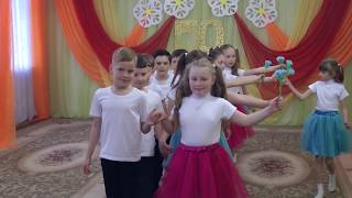 Танец "Незабудка" на концерте к 50-летию д.с. Росинка.2019 г.Танцуют выпускники 2017 г.