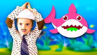 Акулёнок поет детскую песенку - "Я акула туруру"
