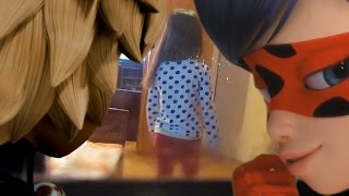 ЛЕДИ БАГ И СУПЕР КОТ В РЕАЛЬНОЙ ЖИЗНИ ПОДГЛЯДЫВАЮТ ЗА МНОЙ В ОКНО  ? LADYBUG IN REAL LIFE ?