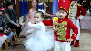 Танец Балеринок и Солдатиков (средняя группа)
