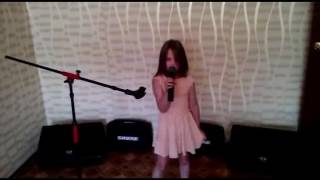 девочка 5 лет поет лучше оригинала.