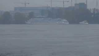 Теплоход "Георгий Чичерин" уходит в плавание.Речной вокзал.St.Petersburg 11.10.2013