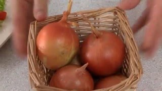Как почистить лук без слез / как быстро почистить лук
