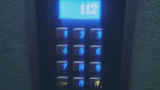 dzwonie se na telefon alarmowy przez domofon