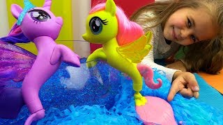 Литл Пони - Флаттершай превращается в русалку. Игрушки Пони - Мультики для девочек
