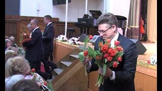 Глава г.о. Химки Олег Шахов в ДК «Родина» сделал комплимент каждой женщине