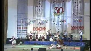 УКРАЇНСЬКИЙ ЖАРТІВЛИВИЙ ТАНЕЦЬ ТРИ ДІДИ Волинський народний хор Ukrainian folk dance