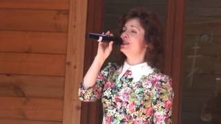 На позицию девушка провожала бойца