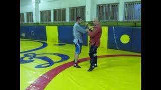 Задняя подножка с захватом двух рукавов