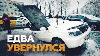 В Приморье мужчина отпрыгнул за секунду до падения бетонной плиты на его автомобиль