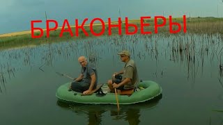 ОБАРЗЕВШИЕ БРАКОНЬЕРЫ С ЭЛЕКТРОУДОЧКОЙ ДУБАСЯТ КАРАСЯ!