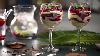Enquanto a massa cozinha - Pavê de Biscoito Maria com frutas vermelhas