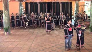 MINH HOA MOT SO NET VAN HOA CUA NGUOI DAN TOC BAN DIA (KHUC HAT RU EM - THAN KHOC NGUOI QUA CO)