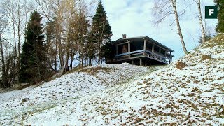 Лесной домик на склоне, вписанный в природу // FORUMHOUSE