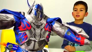 Transformers Optimus Prime. Eren ile erkek çocuk oyunları