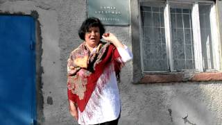 Галина Редькина у клуба села Алексеевка в Молдове