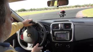 RENAULT SANDERO 2.0 RS EN PISTA.
