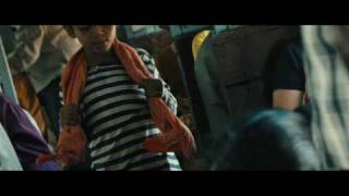 SLUMDOG MILLIONAIRE Film Clip - The Boys On A Train