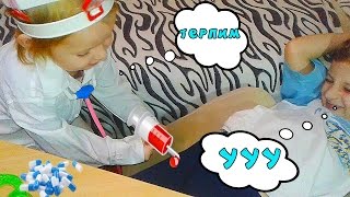 Доктор делает ОГРОМНЫЙ УКОЛ Играем в ДОКТОРА Видео для детей