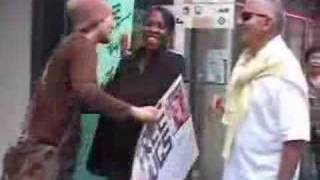 FREE HUGS IN 'INSADONG OF KOREA'
