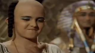 سورة غافر بصوت خالد الجليل مع مشاهد من حياة موسى
