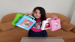 İlkim Naz Hello Kitty Ve Pepe Şaşırtı Çantası Arıyor Bakalım Bulabilecekmi? Eğlenceli Videolar