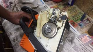 Бензопила Stihl 180 . Зафиксирование Крышки пружины тормоза.