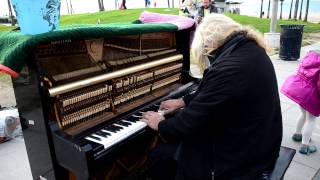 HD Amazing Best Homeless Piano Player in Venice Beach, Ca