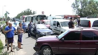 На Коломийщині перекрили дорогу: люди проти, щоб відправляли наших на Схід