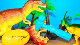 Динозавры. 2 Транозавра украли яйцо у динозавра паразауролофа.  Мультик с игрушками для детей. 4Tube