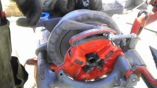 How to use a pipe threader threading a steel pipe
