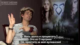 Another funny game with Robert Sheehan, Lily Collins and Jamie Campbell Bower (russian sub)