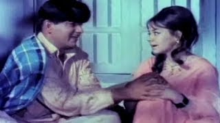 Mehmood in Love with Farida Jalal - Paras Comedy Scene 13/17