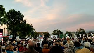 Elizabeth Warren greets Oakland at Laney College