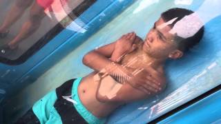Tobogán de agua extremo en Aquática
