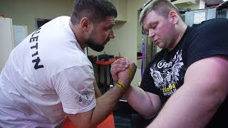 Truck driver vs BIg russian BEAR! Дальнобойщик против МЕДВЕДЯ!
