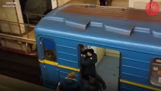 Голый мужчина в киевском метро