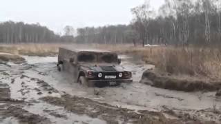 ВОЕННЫЙ ХАММЕР ЗАСЕЛ В ГРЯЗИ