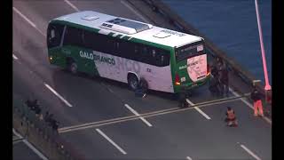 Passageiros são feitos reféns durante sequestro a ônibus na Ponte Rio-Niterói