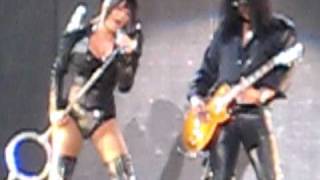 Fergie "Sweet Child of Mine" Live with Slash at The E.N.D. World Tour