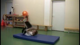Кувырок назад в стойку ноги врозь