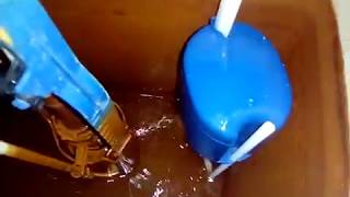 Замена  клапана подачи воды в сливном бачке с нижней подводкой.