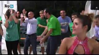 Bergamo, il ballo scatenato di Salvini: "Andiamo a governare con la ruspa in tangenziale"