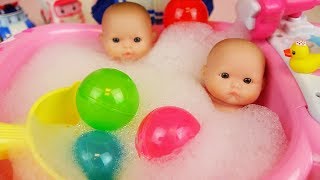 Baby doll bath with surprise eggs and washing machine toys play