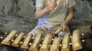 Мишка с куклой громка топают Игра на дровах Алексеева Царица 2 7 10 480p