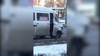 Водитель маршрутки справил нужду на правительственной трассе