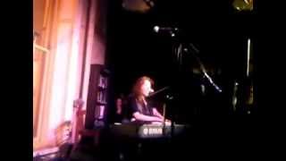Regina Spektor singing Bulat Okudzhava's song "Молитва" in Russian